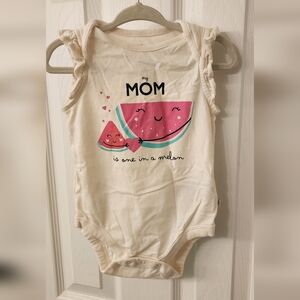 Baby gap, onesie, size 6 to 12 M, cream colored.